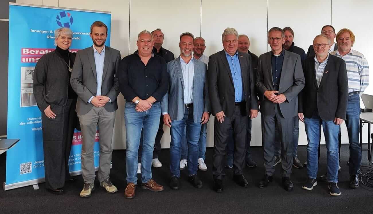 Gruppenfoto der Kreishandwerkerschaft mit Landtagsabgeordneten